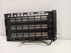 Gebruikte Element Kachelverwarming BMW 3-Serie Prijs € 56,00 Margeregeling aangeboden door Van der Ven Autorecycling B.V.