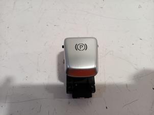 Gebruikte Schakelaar handrem Mercedes GLC-Klasse Prijs € 13,00 Margeregeling aangeboden door Van der Ven Autorecycling B.V.