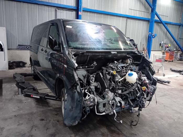 Oliekoeler van een Volkswagen Transporter 2021