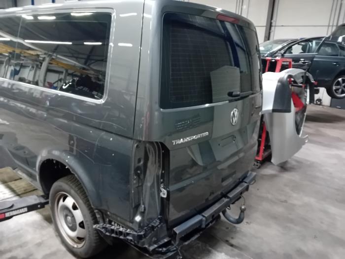 Oliekoeler van een Volkswagen Transporter 2021