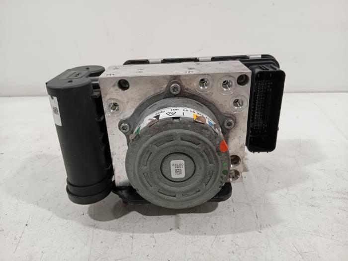 Gebruikte Compressor Mercedes EQE Prijs € 935,00 Margeregeling aangeboden door Van der Ven Autorecycling B.V.
