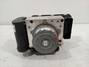 Gebruikte Compressor Mercedes EQE Prijs € 1.215,00 Margeregeling aangeboden door Van der Ven Autorecycling B.V.