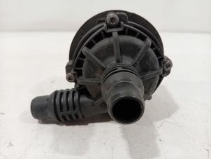 Gebruikte Waterpomp Mercedes EQE Prijs € 45,00 Margeregeling aangeboden door Van der Ven Autorecycling B.V.