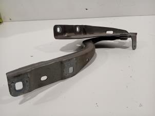 Gebruikte Cabriodak scharnier Mercedes B-Klasse Prijs € 17,00 Margeregeling aangeboden door Van der Ven Autorecycling B.V.