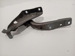 Gebruikte Cabriodak scharnier Mercedes B-Klasse Prijs € 17,00 Margeregeling aangeboden door Van der Ven Autorecycling B.V.