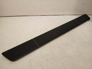 Gebruikte Afdekplaat motor Mercedes E-Klasse Prijs € 75,00 Margeregeling aangeboden door Van der Ven Autorecycling B.V.