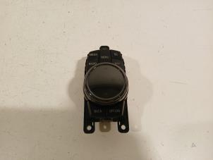 Gebruikte Radiobedienings paneel BMW 6-Serie Prijs € 242,00 Margeregeling aangeboden door Van der Ven Autorecycling B.V.