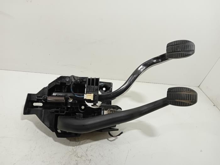 Gebruikte Diversen BMW 2-Serie Prijs € 90,00 Margeregeling aangeboden door Van der Ven Autorecycling B.V.