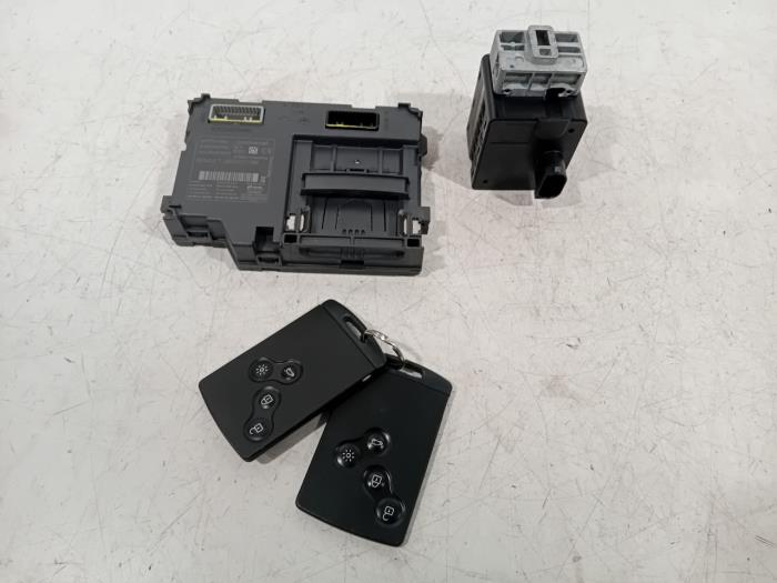 Gebruikte Diversen Renault Captur Prijs € 19,99 Margeregeling aangeboden door Van der Ven Autorecycling B.V.