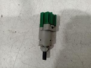 Gebruikte Schakelaar achteruitrijlicht Peugeot 3008 Prijs € 17,00 Margeregeling aangeboden door Van der Ven Autorecycling B.V.