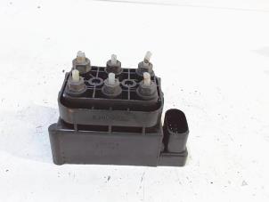 Gebruikte Computer hoogteregeling Mercedes R-Klasse Prijs € 21,00 Margeregeling aangeboden door Van der Ven Autorecycling B.V.