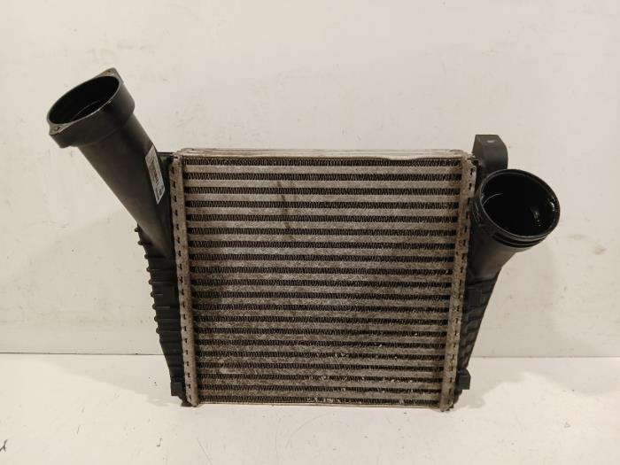 Gebruikte Intercooler Porsche Cayenne Prijs € 122,00 Margeregeling aangeboden door Van der Ven Autorecycling B.V.
