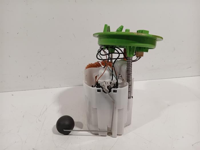 Gebruikte Tank element Pomp Volkswagen E-Golf Prijs € 138,00 Margeregeling aangeboden door Van der Ven Autorecycling B.V.