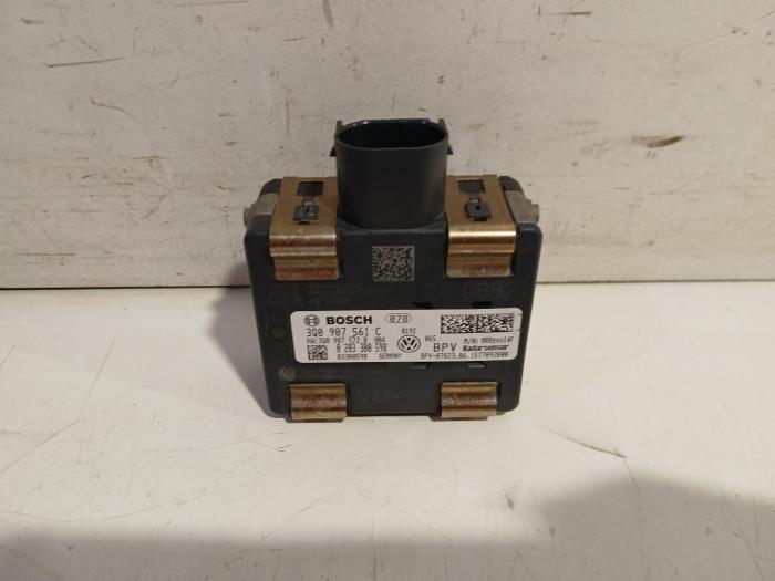 Gebruikte Sensor cruise control Volkswagen Passat Prijs € 175,00 Margeregeling aangeboden door Van der Ven Autorecycling B.V.
