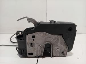 Gebruikte Deurslot Mechaniek 4Deurs rechts-voor Mercedes SLK Prijs € 38,00 Margeregeling aangeboden door Van der Ven Autorecycling B.V.