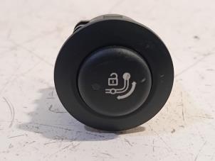 Gebruikte Schakelaar BMW 3-Serie Prijs € 20,00 Margeregeling aangeboden door Van der Ven Autorecycling B.V.