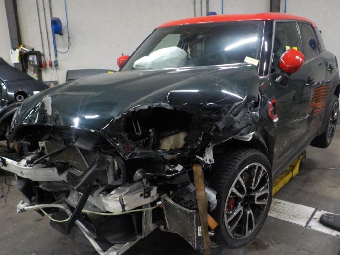 Remklauw (Tang) rechts-achter van een Mini ONE 2021