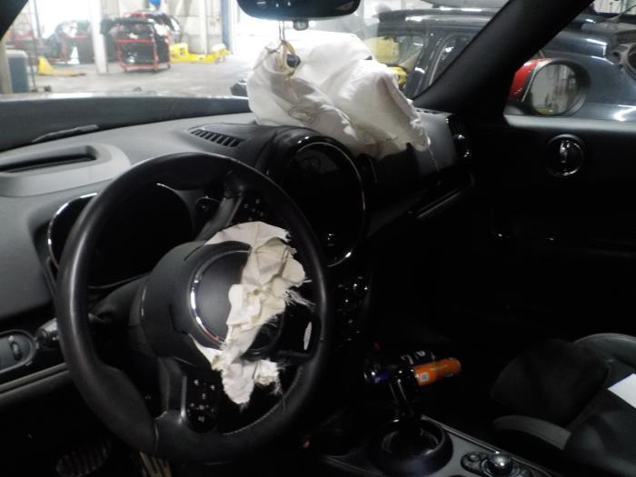 Remklauw (Tang) rechts-achter van een Mini ONE 2021