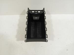 Gebruikte AUX/USB aansluiting Mini ONE Prijs € 15,00 Margeregeling aangeboden door Van der Ven Autorecycling B.V.