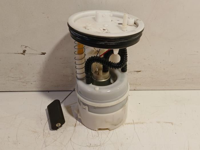 Gebruikte Tank element Pomp Mini Mini Prijs € 45,00 Margeregeling aangeboden door Van der Ven Autorecycling B.V.