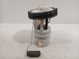 Gebruikte Tank element Pomp Renault Clio Prijs € 65,00 Margeregeling aangeboden door Van der Ven Autorecycling B.V.