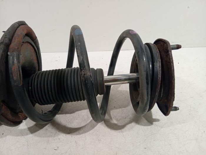 Schokdemperpoot links-voor van een Hyundai H200 2008