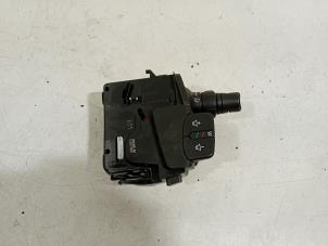 Gebruikte Ruitenwis Schakelaar Renault Kangoo Prijs € 20,00 Margeregeling aangeboden door Van der Ven Autorecycling B.V.