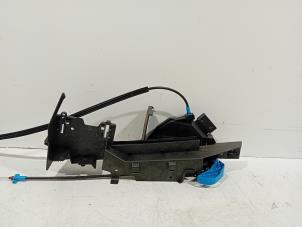 Gebruikte Deurslot Mechaniek 4Deurs rechts-voor Ford Grand C-Max Prijs € 25,00 Margeregeling aangeboden door Van der Ven Autorecycling B.V.