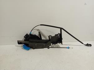 Gebruikte Deurslot Mechaniek 4Deurs links-voor Ford Grand C-Max Prijs € 25,00 Margeregeling aangeboden door Van der Ven Autorecycling B.V.