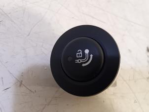 Gebruikte Schakelaar BMW IX Prijs € 15,00 Margeregeling aangeboden door Van der Ven Autorecycling B.V.