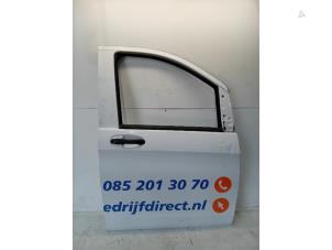 Gebruikte Portier 4Deurs rechts-voor Mercedes Vito Prijs € 425,00 Margeregeling aangeboden door Van der Ven Autorecycling B.V.