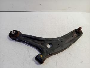 Gebruikte Draagarm links-voor Ford Puma Prijs € 130,00 Margeregeling aangeboden door Van der Ven Autorecycling B.V.