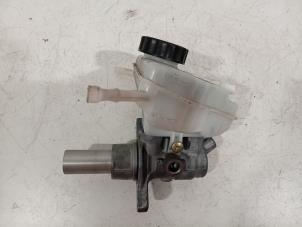 Gebruikte Hoofdremcilinder Mercedes C-Klasse Prijs € 30,00 Margeregeling aangeboden door Van der Ven Autorecycling B.V.