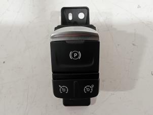 Gebruikte Handrem schakelaar Renault Grand Scenic Prijs € 15,00 Margeregeling aangeboden door Van der Ven Autorecycling B.V.