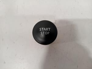 Gebruikte Start/Stop schakelaar Renault Zoe Prijs € 10,00 Margeregeling aangeboden door Van der Ven Autorecycling B.V.