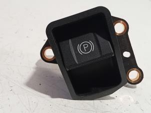 Gebruikte Handrem schakelaar Toyota Avensis Prijs € 10,00 Margeregeling aangeboden door Van der Ven Autorecycling B.V.