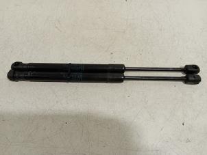 Gebruikte Gasdemper Motorkap Set BMW I3 Prijs € 25,00 Margeregeling aangeboden door Van der Ven Autorecycling B.V.