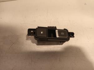 Gebruikte Schakelaar handrem Hyundai Grand Santa Fe Prijs € 105,00 Margeregeling aangeboden door Van der Ven Autorecycling B.V.