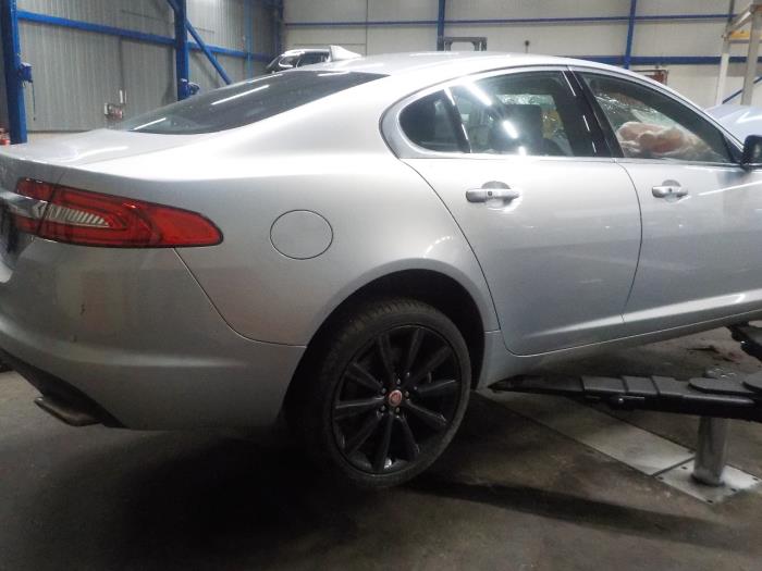 Rembekrachtiger van een Jaguar XF 2014