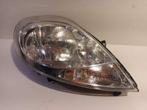 Gebruikte Koplamp rechts Nissan Primastar Prijs € 65,00 Margeregeling aangeboden door Van der Ven Autorecycling B.V.