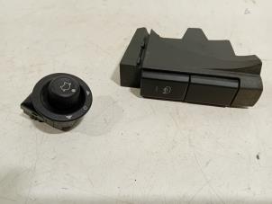 Gebruikte Schakelaar Spiegel Ford Transit Prijs € 35,00 Margeregeling aangeboden door Van der Ven Autorecycling B.V.