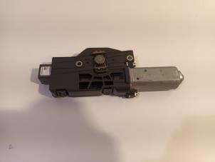 Gebruikte Schuifdak Motor Mitsubishi Outlander Prijs € 125,00 Margeregeling aangeboden door Van der Ven Autorecycling B.V.