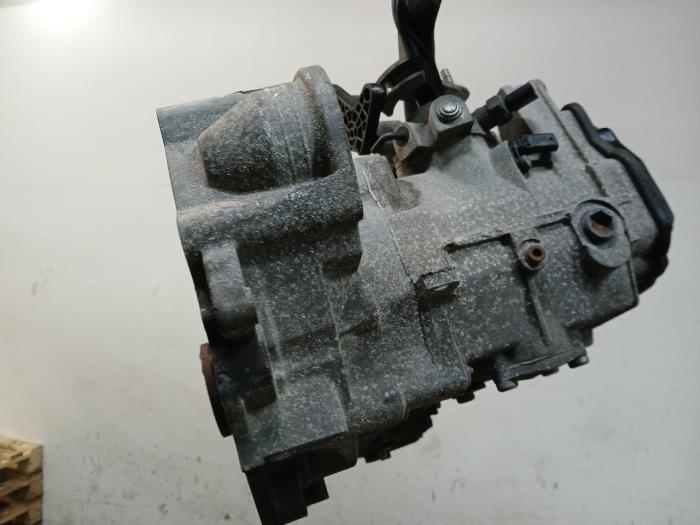 Gebruikte Versnellingsbak Volkswagen Polo Prijs € 299,99 Margeregeling aangeboden door Van der Ven Autorecycling B.V.