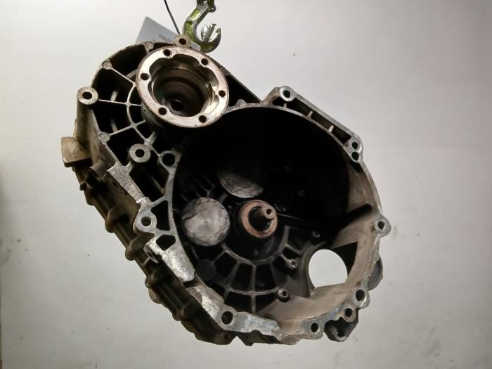 Gebruikte Versnellingsbak Volkswagen Passat Prijs € 149,99 Margeregeling aangeboden door Van der Ven Autorecycling B.V.
