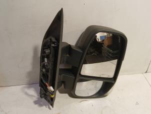 Gebruikte Buitenspiegel rechts Iveco New Daily Prijs € 135,00 Margeregeling aangeboden door Van der Ven Autorecycling B.V.