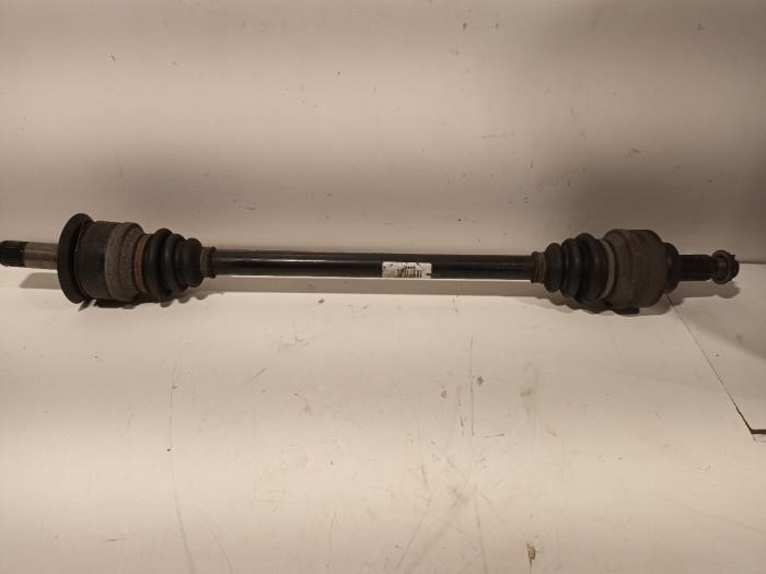 Gebruikte Aandrijfas rechts-achter BMW 1-Serie Prijs € 45,00 Margeregeling aangeboden door Van der Ven Autorecycling B.V.