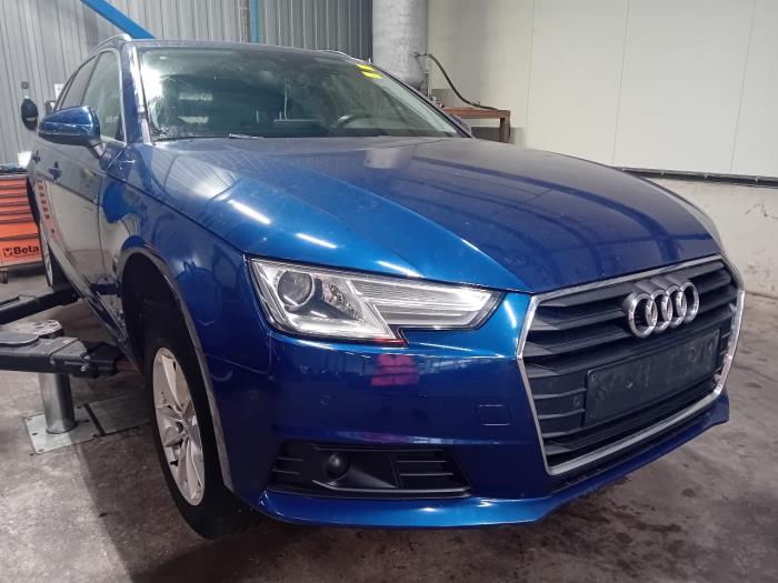 Waterpomp van een Audi A4 2016