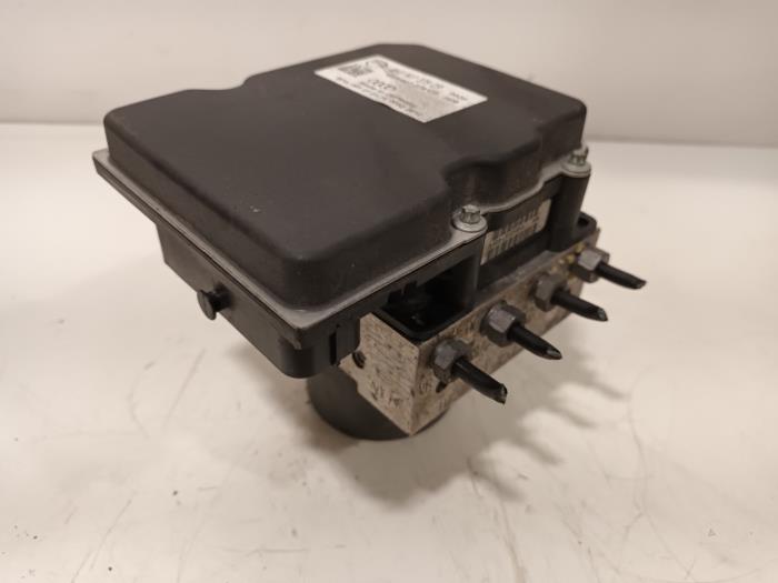 Gebruikte ABS Pomp Audi A4 Prijs € 125,00 Margeregeling aangeboden door Van der Ven Autorecycling B.V.