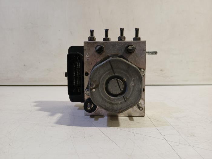 Gebruikte ABS Pomp Ford Transit Custom Prijs € 150,00 Margeregeling aangeboden door Van der Ven Autorecycling B.V.