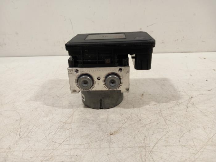 Gebruikte ABS Pomp Ford Fiesta Prijs € 175,00 Margeregeling aangeboden door Van der Ven Autorecycling B.V.